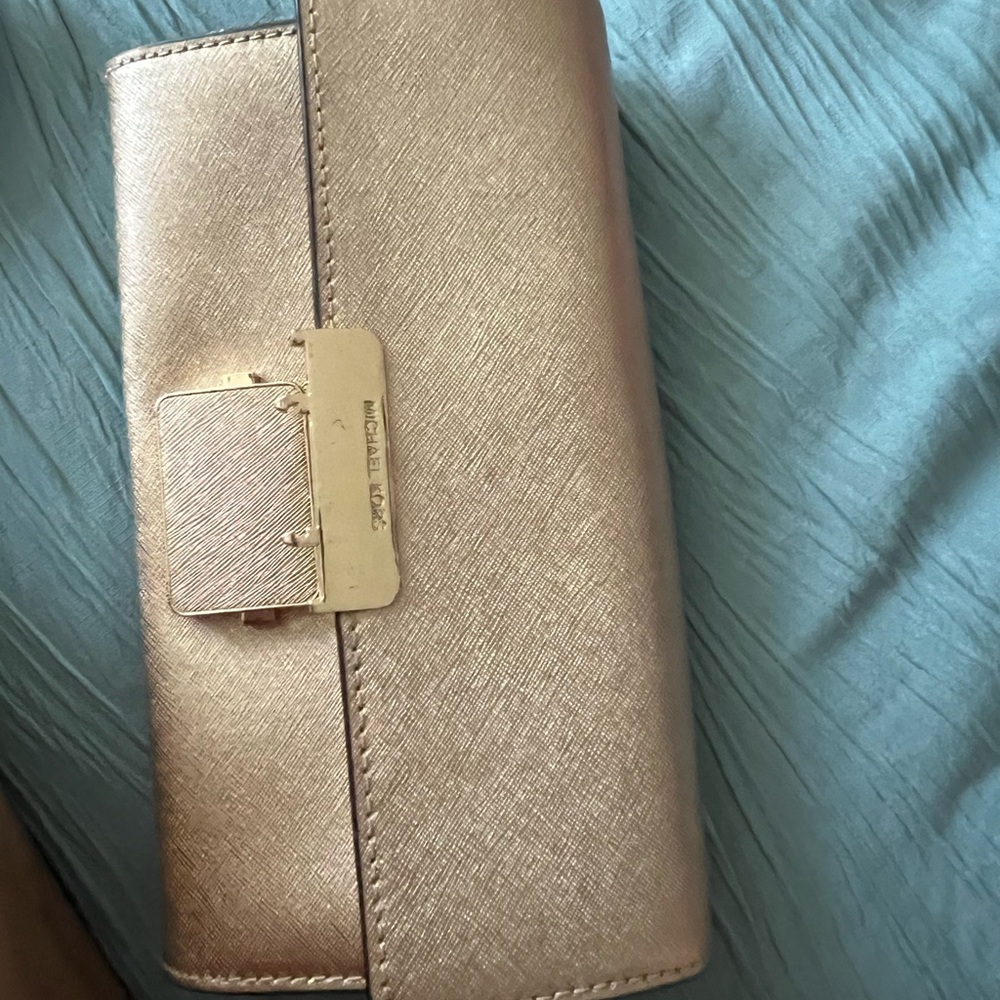 Michealkors clutch / sling bag